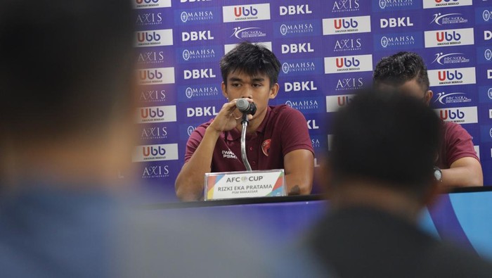 Winger PSM Makassar Rizky Eka Pratama pada sesi pre match konferensi pers sebelum laga final zona ASEAN AFC Cup>