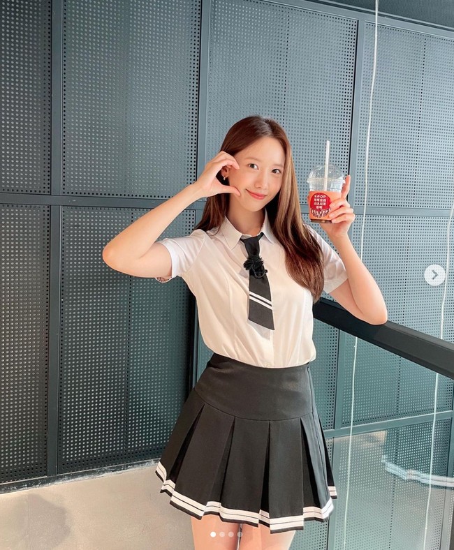 Netizen Korea kini ramai membicarakan penampilan terbarunya di forum online. Di awal debut, Yoona terlihat cantik dengan badan ramping. Namun setelah berat badannya naik, dia dinilai semakin fresh. Foto: dok. Instagram @limyoona__official