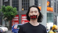 Aksi yang juga diposting ke akun Instagram pribadinya itu membuat heboh jagat maya kala itu. Foto: Nut Brother/ Instagram