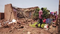 Korban tewas akibat banjir bandang di Sudan sejak awal musim hujan di negara itu terus bertambah menjadi lebih dari 80 orang. Hujan terus menggenangi desa-desa di seluruh negara Afrika timur itu.