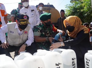 Bantuan Air Bersih Disalurkan ke Desa Terdampak Kekeringan di Mojokerto