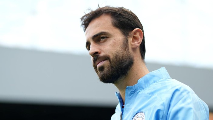 NEWCASTLE UPON TYNE, ENGLAND - AUGUST 21: Bernardo Silva of Manchester City walks out of the tunnel prior to kick off of the Premier League match between Newcastle United and Manchester City at St. James Park on August 21, 2022 in Newcastle upon Tyne, England. (Photo by Tom Flathers/Manchester City FC via Getty Images)