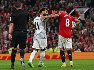 Momen Bruno Fernandes Ulur Waktu Sebelum Kena Cekik Klopp