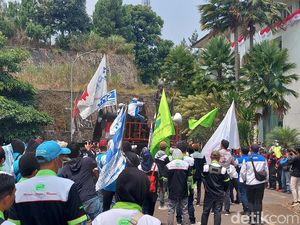 Buruh KBB Tagih Janji Politik Hengky Kurniawan-Ancam Blokir Tol