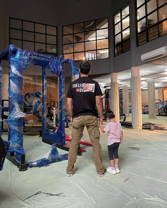 Surinala lahir pada 24 September 2018. Tandanya sebentar lagi anak pertama Chicco Jerikho dan Putri Marino itu akan genap berusia 4 tahun. Foto: Instagram/@chicco.jerikho