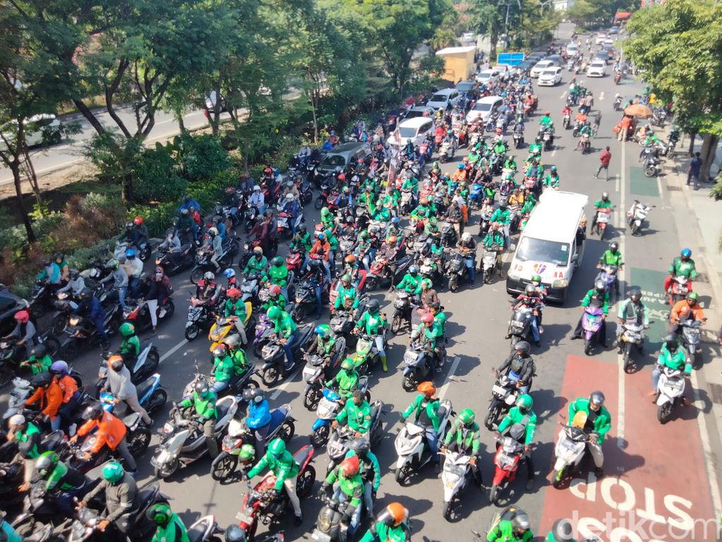 Demo ojol Surabaya
