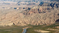 Masih dari kawasan Grandy Canyon di Arizona, kali ini lanskapnya berada di Ngarai West Rim dengan pemandangan yang khas. Foto ini diambil pada 6 November 2008.