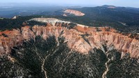 Lanjut, ada Ngarai Bryce di Taman Nasional Bryce, Utah, Amerika Serikat. Foto aerial ini dijepret pada 2 Mei 2012.