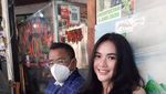 Begini Pose Aspri Ke-6 Dhea Qiqi saat Ngopi Bareng Hotman Paris