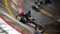 Tidak jauh berbeda dengan Tong Setan, Wall of Death merupakan atraksi yang menggabungkan adrenalin, kecepatan, serta ketepatan. Salah perhitungan sedikit saja taruhannya adalah nyawa.
