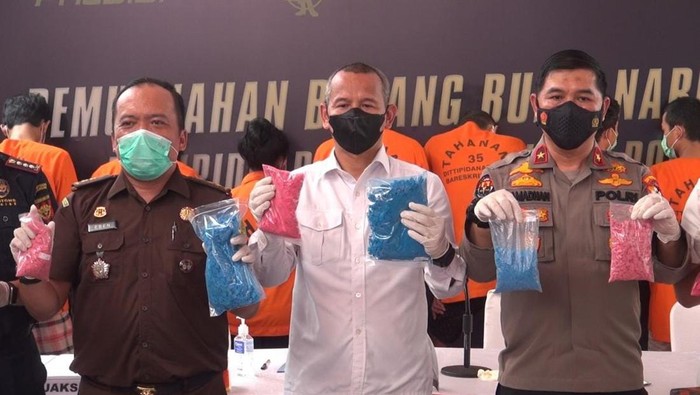 Dittipidnarkoba Bareskrim Polri melakukan pemusnahan barang bukti 8.742,2 gram sabu dan 295.363 gram ganja.