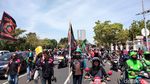 Saat Ribuan Driver Ojol Bergerak ke Gedung Grahadi