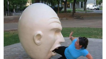 Dimakan. Foto: Funnystatuee via Boredpanda