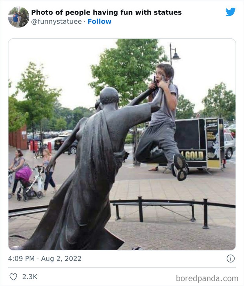 Foto orang dan patung