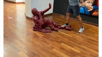 Dimarahin. Foto: Funnystatuee via Boredpanda