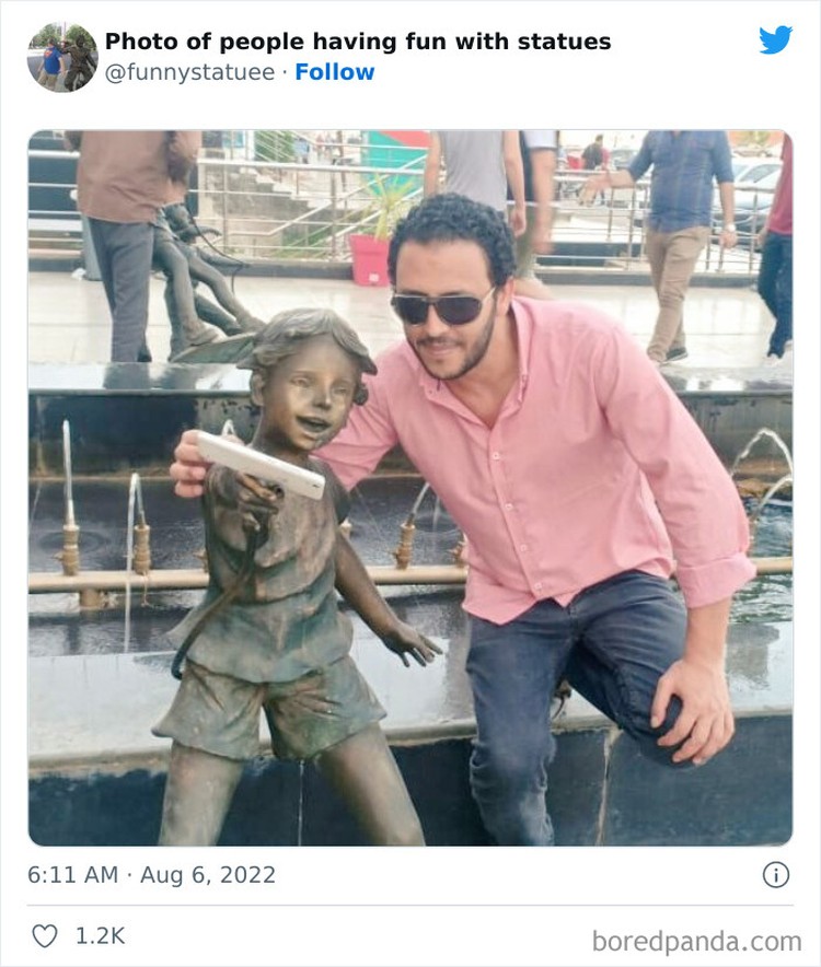 Foto orang dan patung