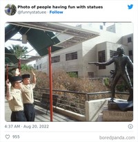Foto orang dan patung