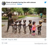 Foto orang dan patung