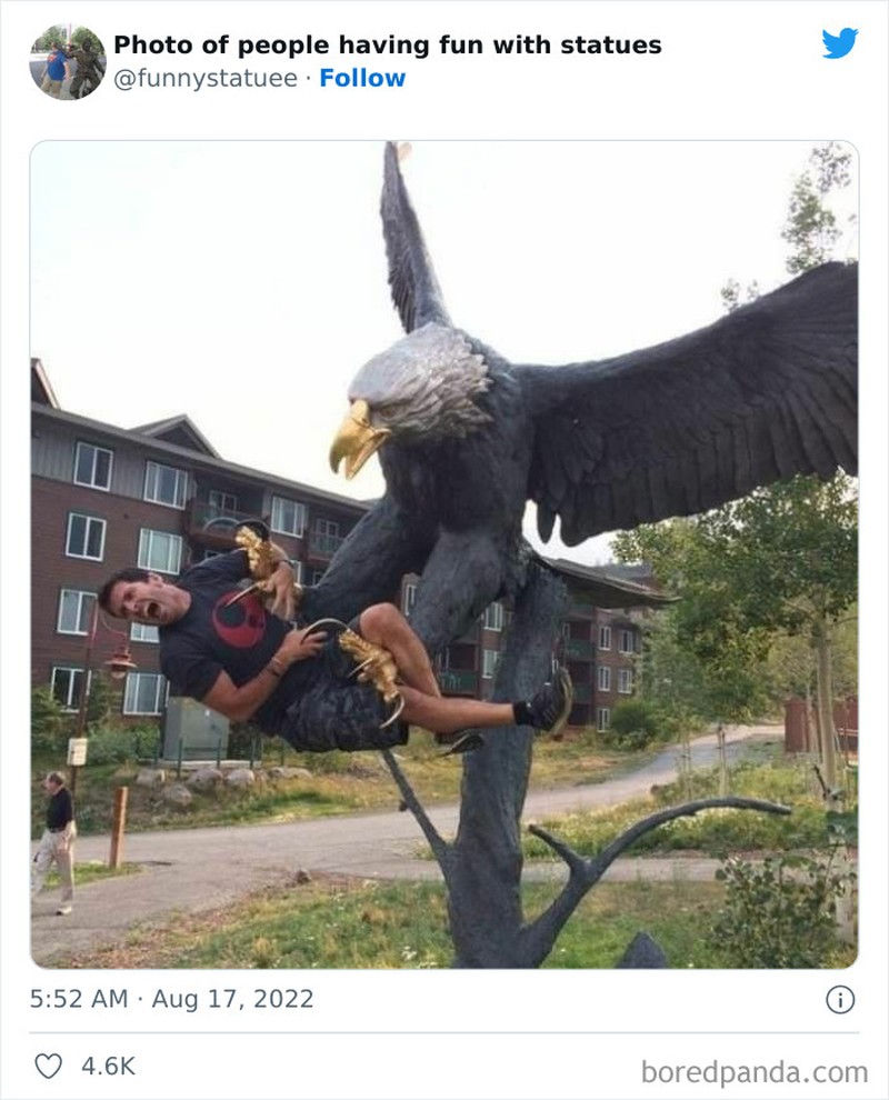 Foto orang dan patung