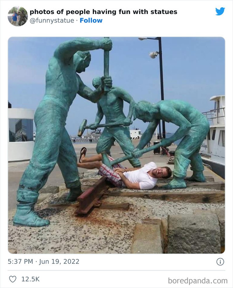 Foto orang dan patung