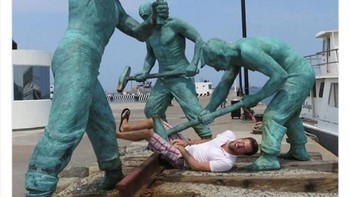 Dihukum. Foto: Funnystatuee via Boredpanda