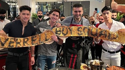 Bangga Jadi Foodies, Verrell Bramasta Kulineran hingga ke Dubai