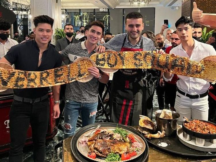 Bangga Jadi Foodies, Verrell Bramasta Kulineran hingga ke Dubai