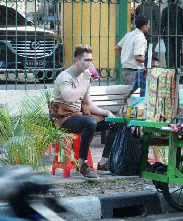 Galeri Verrell Bramasta Bangga Jadi Foodies, Verrell Bramasta Kulineran hingga ke Dubai