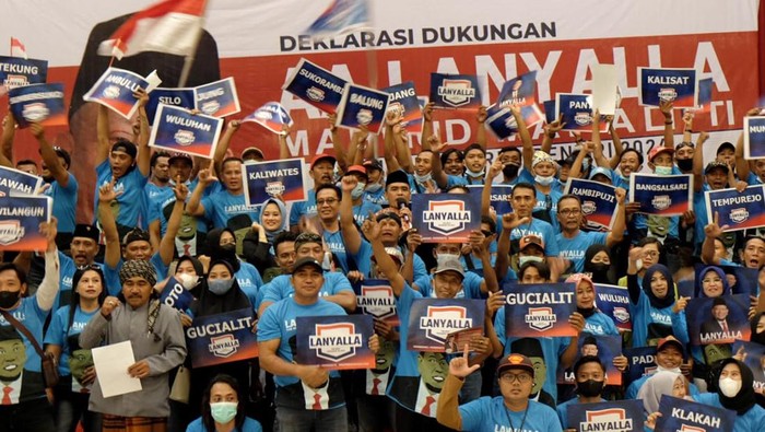 Giliran Warga Jember Dorong LaNyalla Nyapres 2024 Ketua Dewan Perwakilan Daerah Republik Indonesia (DPD-RI), LaNyalla Mahmud Mattalitti kembali mendapatkan dukungan dari elemen masyarakat.Β
Kali ini, ratusan masyarakat di Kabupaten Jember yang menamakan diri Relawan Raung Ksatria mendeklarasikan dukungan kepada LaNyalla Mattalitti untuk maju menjadi calon presiden pada Pilpres 2024.