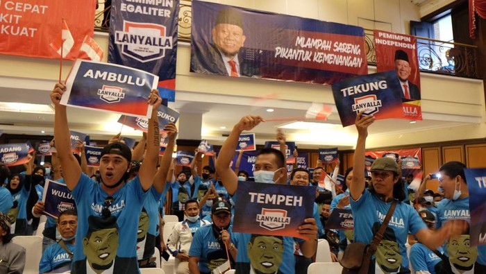 Giliran Warga Jember Dorong LaNyalla Nyapres 2024 Ketua Dewan Perwakilan Daerah Republik Indonesia (DPD-RI), LaNyalla Mahmud Mattalitti kembali mendapatkan dukungan dari elemen masyarakat.Β
Kali ini, ratusan masyarakat di Kabupaten Jember yang menamakan diri Relawan Raung Ksatria mendeklarasikan dukungan kepada LaNyalla Mattalitti untuk maju menjadi calon presiden pada Pilpres 2024.