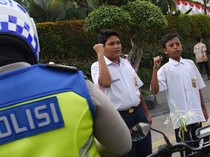 Pemkot Surabaya Larang Pelajar SMP Naik Motor!