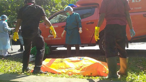 I Gusti Mirah Agung Lestari (42) ditemukan tewas di pinggir Jalan Denpasar-Gilimanuk, Dusun Sumbersari, Desa/Kecamatan Melaya, Jembrana, Bali, Selasa (23/8/2022).