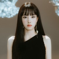 Punya mata besar, hidung mancung, dan bibir tebal, kecantikan Yoon STAYC disandingkan dengan boneka Barbie. Terlebih dia selalu tampil dengan poni rata. Foto: Instagram