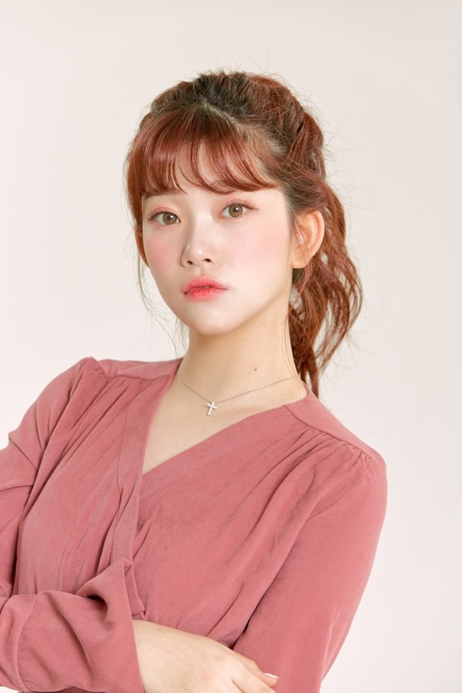 Tsuki Billlie sempat viral karena begitu ekspresif saat tampil di panggung. Kecantikan personel asal Jepang itu pun mencuri hati banyak netizen Korea. Foto: Instagram