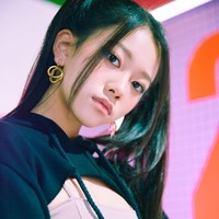 Di Korea Selatan, wajah menyerupai kucing menjadi ciri khas yang membuat idol KPop semakin menonjol. Seperti Won Jimin CLASS:y yang punya mata berukuran besar dan terlihat memikat dengan senyumannya. Foto: Instagram