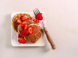 Susu Kental Manis di Pancake Oat yang Kaya Serat, Coba Resep Ini!