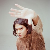 Perubahan gaya rambut mantan personil Coboy Junior ini berbagai reaksi dari para penggemar. Komentar mereka tentang rambut sang aktor terbelah. Foto: Instagram @iqbaal.e