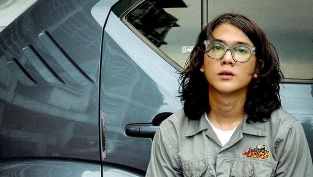 Iqbaal Ramadhan dengan Rambut Gondrong