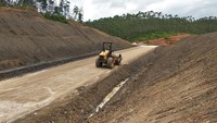 Dengan panjang jalan yang dibangun lewat APBN mencapai 2,9 km, biaya pembangunannya menghabiskan dana Rp 103 miliar. Foto: Dok. Kementerian PUPR