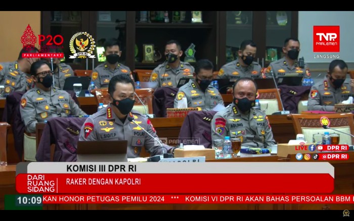 Kapolri Jenderal Listyo Sigit Prabowo saat rapat dengan Komisi III DPR mengenai kasus Ferdy Sambo