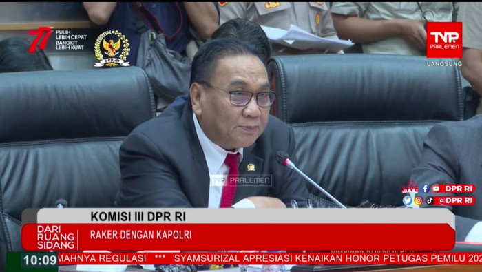 Ketua Komisi III DPR Bambang Wuryanto (Bambang Pacul) saat rapat dengan Kapolri