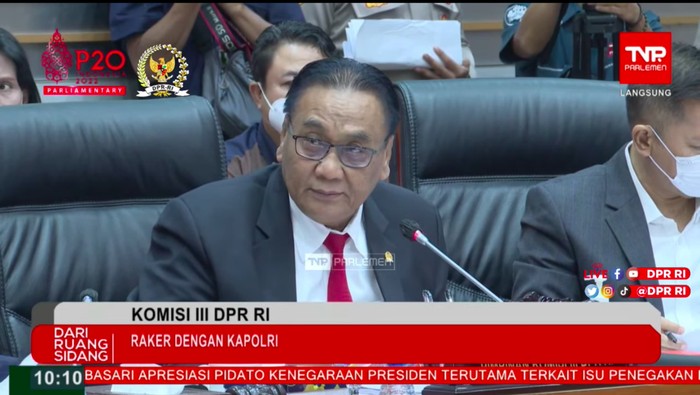 Ketua Komisi III DPR Bambang Wuryanto (Bambang Pacul) saat rapat dengan Kapolri