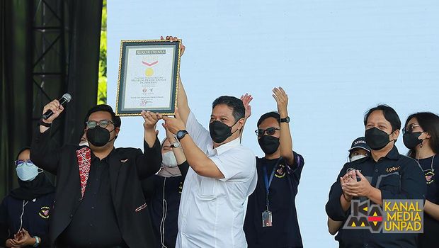 Kreasi mosaik mahasiswa baru Unpad yang pecahkan rekor MURI.