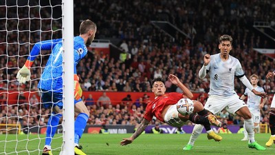 Lihat Lagi Aksi-aksi Keren Lisandro Martinez Lawan Liverpool