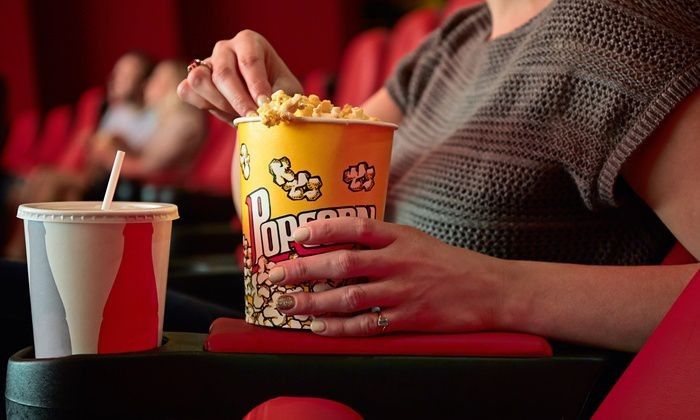 Makan Pecel Ayam hingga Pete di Dalam Bioskop, Netizen Ini Dihujat