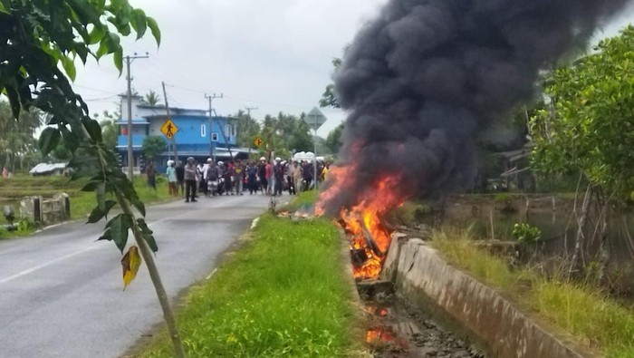 Sebuah mobil Avanza dilaporkan terbakar di Kabupaten Sinjai, Sulawesi Selatan (Sulsel).