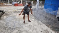 Teras BRI Kapal ini diakuinya sangat membantu, tak hanya bagi dirinya, tapi banyak masyarakat di pulau-pulau terluar. Mereka jadi tidak perlu bolak-balik ke Tarempa keluar ongkos banyak, hanya untuk menabung.  