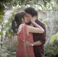 Di tahun 2016 sekuel film AADC kembali dirilis. Masih sama seperti yang pertama, film AADC 2 dibintangi oleh Nicholas Saputra dan Dian Sastrowardoyo. Dalam film AADC 2 Nicholas yang memerankan karakter Rangga dan Dian sebagai Cinta juga kembali beradegan ciuman mesra. Foto: YouTube/SS Land Channel