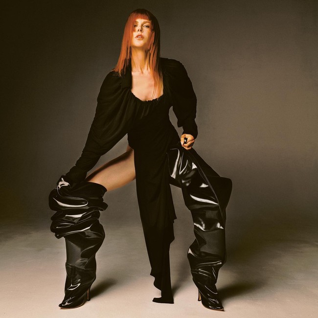 Kali ini Nicole Kidman didandani dengan koleksi busana dari brand Diesel sehingga tampak edgy.Foto: Instagram @theperfectmagazine