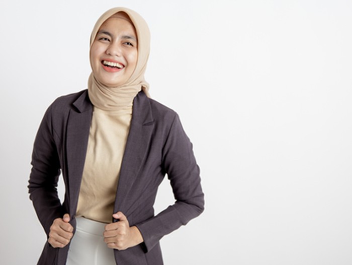 Outfit ke kantor wanija berjilbab.